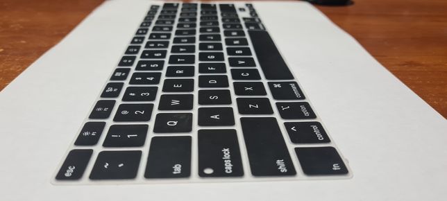 Силиконовая накладка защита для клавиатуры MacBook