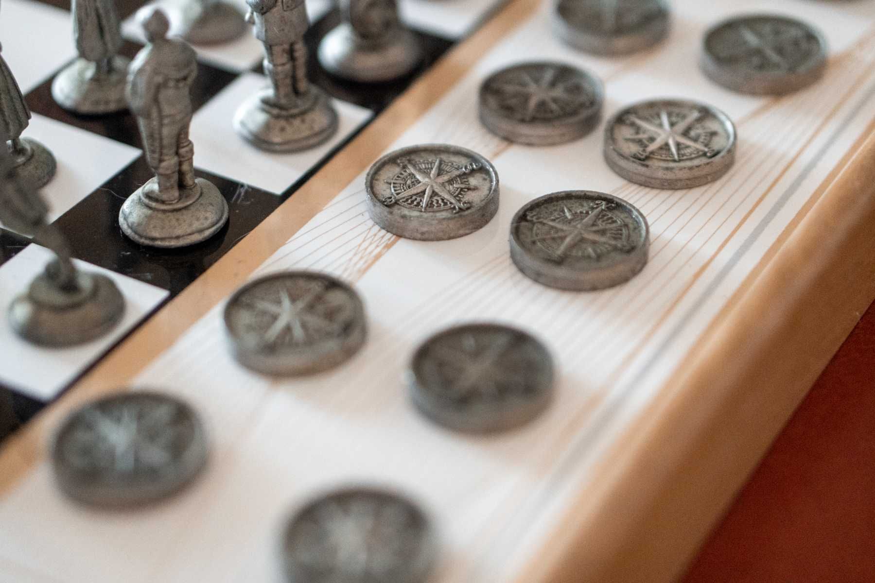 Conjunto Xadrez e Damas 'Tesouros do Oceano' com Tabuleiro de Azulejo