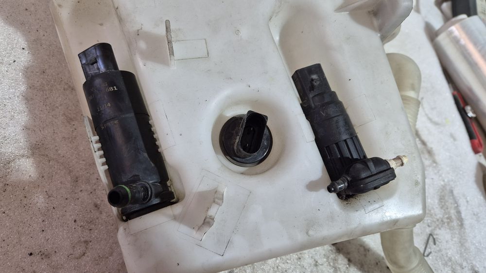 Zbiornik zbiorniczek pompka spryskiwaczy superb a3 yeti golf octavia