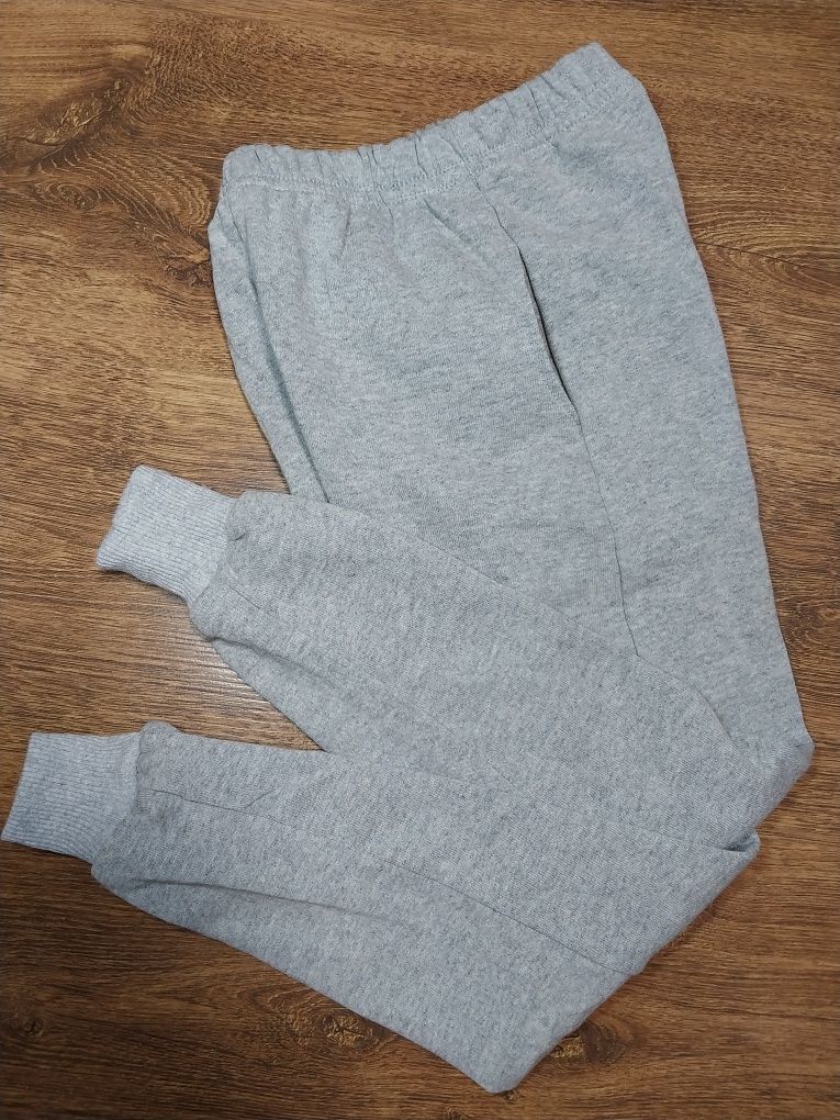 Теплі спортивні штани з начосом на худорляву дитину 116-122 см