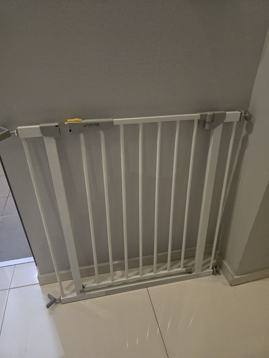 Bramka zabezpieczającą na schody Hauck 75-85 cm k