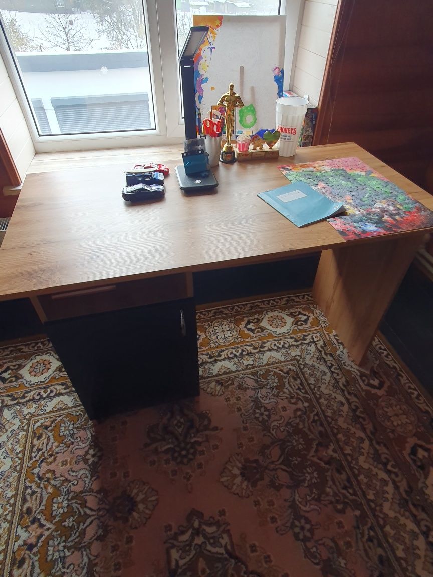 Продам письмовий стіл + крісло