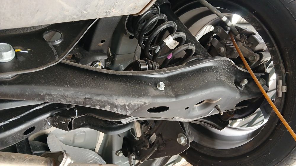 Braço de suspensão trás direito HYUNDAI i30 Fastback (PDE)