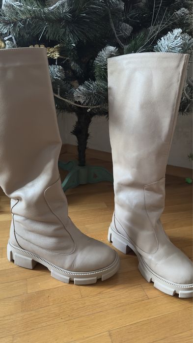 Чоботи жіночі