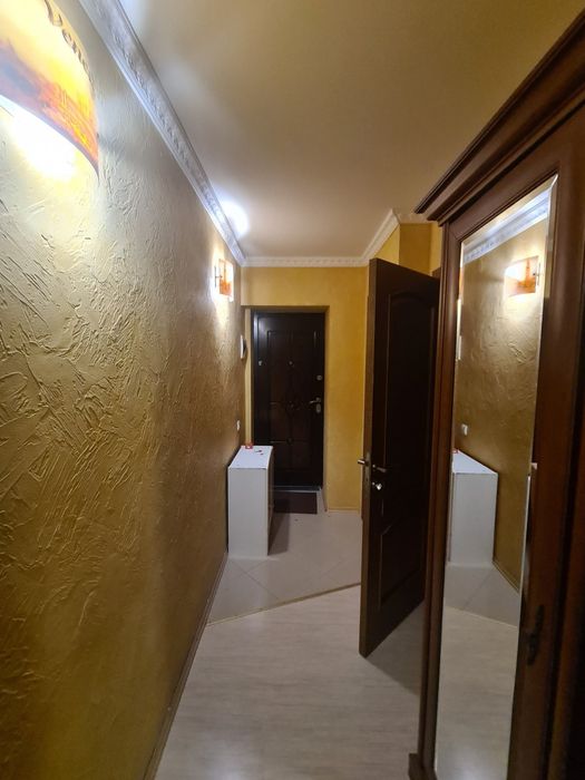Здається в оренду 1 на кв-ра студія непод площі Корятовича