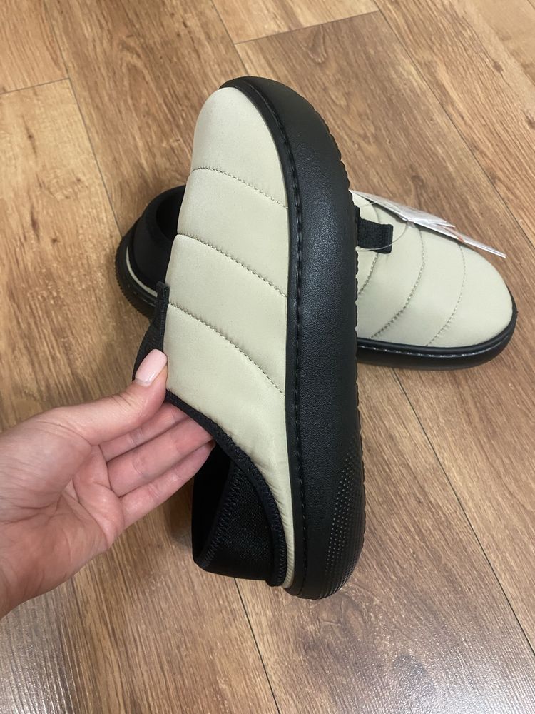 Тапочки Crocs Classic Puff Moc 40-41 з хутром