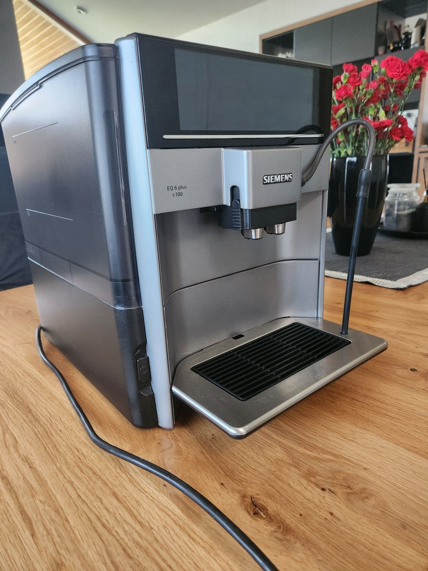 Ekspres Siemens EQ. 6 plus s100 stan IDEALNY