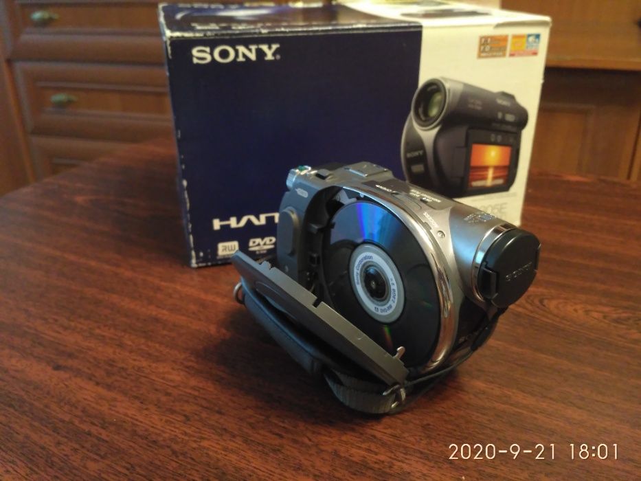 Видеокамера SONY DCR-DVD305E