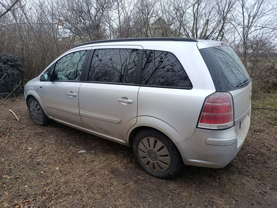 Опель зафіра б на повному ходу