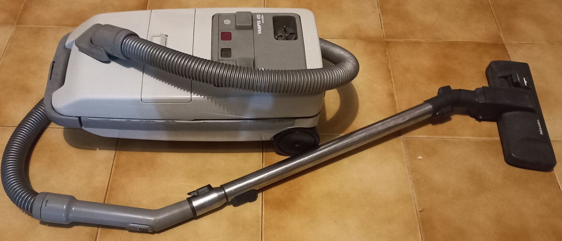 Aspirador AEG com boa aspiração