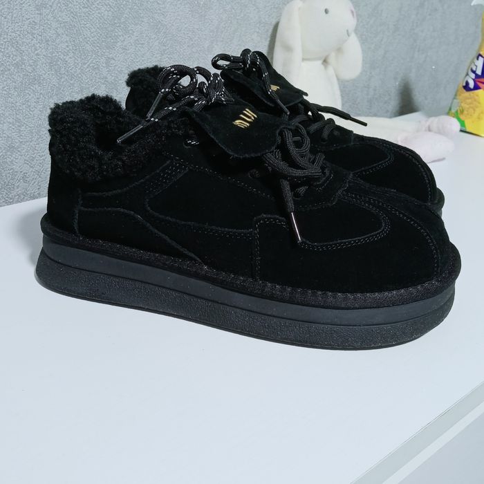 Ботинки- кросівки на хутрі жіночі