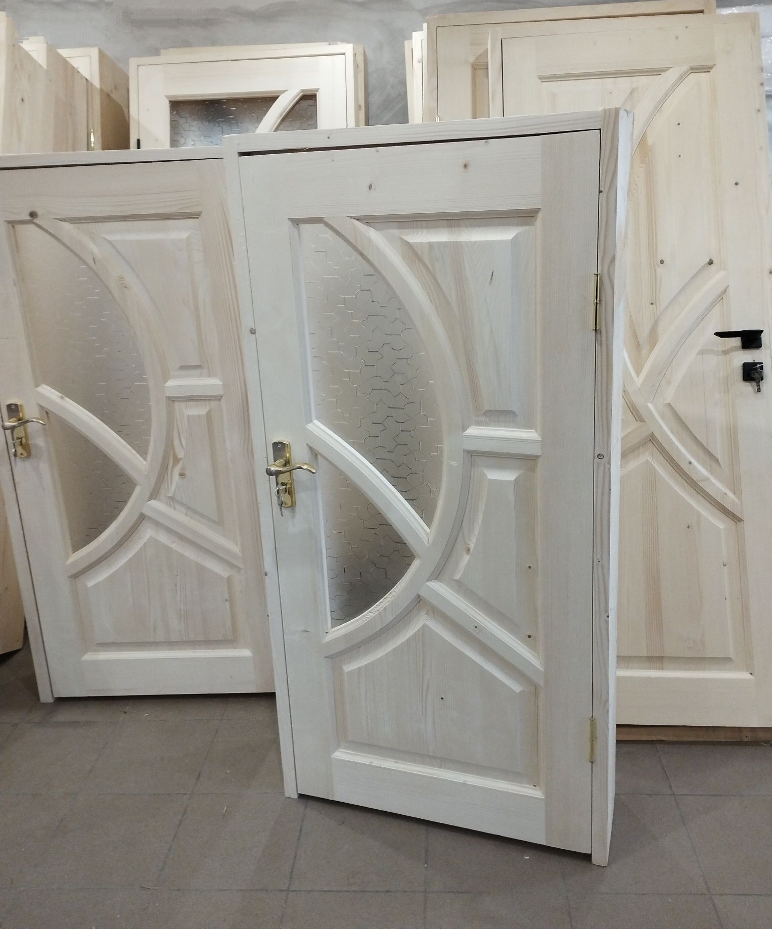 Дерев'яні двері. Двері з дерева з масиву від 3500 грн