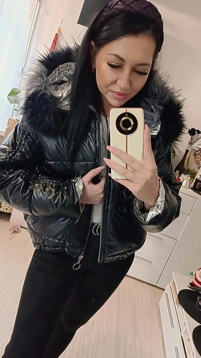 Puchowa pikowana ciepła oversize czarna błyszcząca kurtka futerko