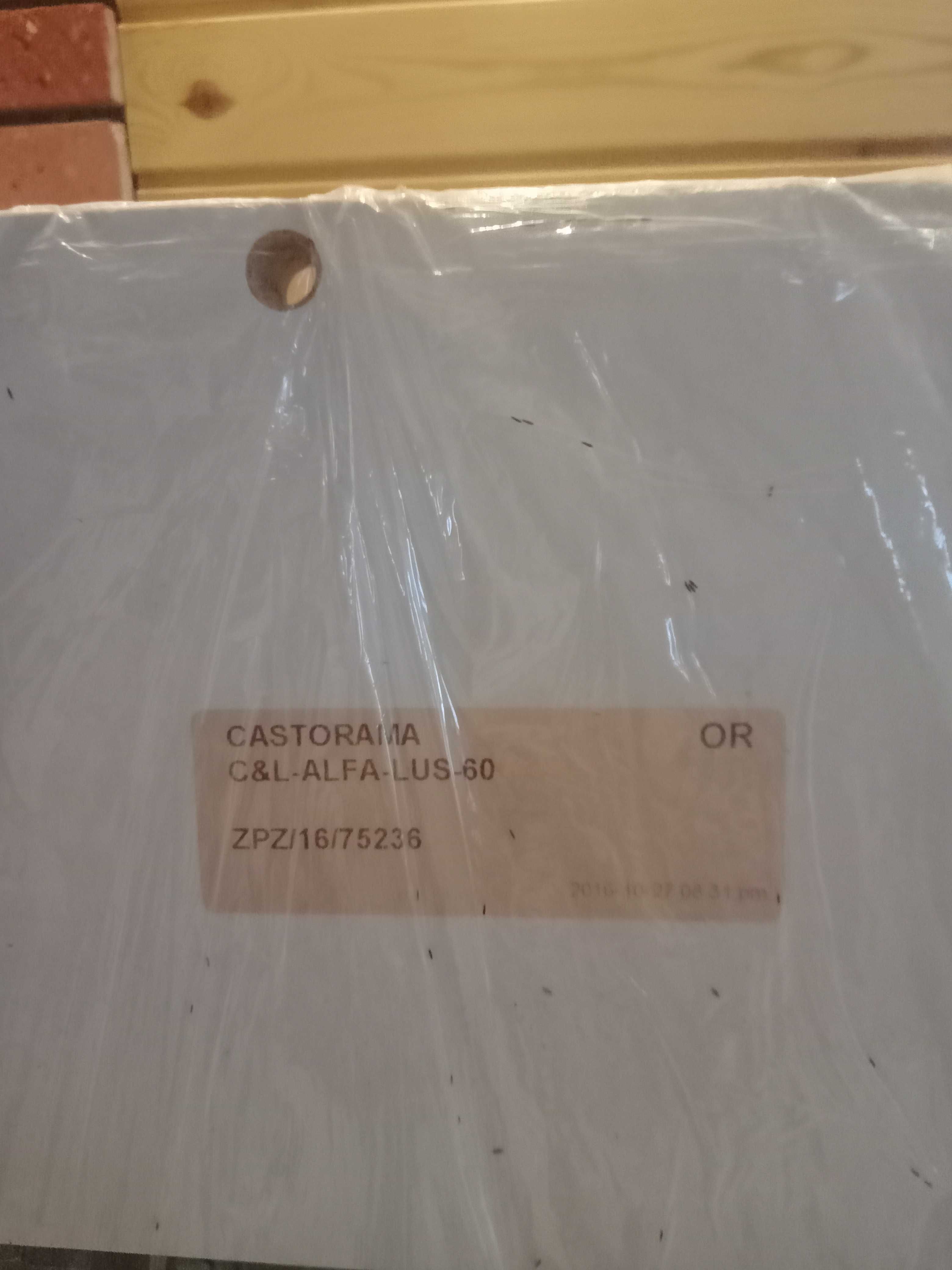 lustro łazienkowe z oświetleniem i półką