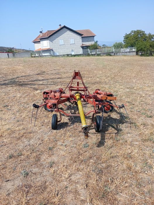 Virador de feno Kuhn GF 440