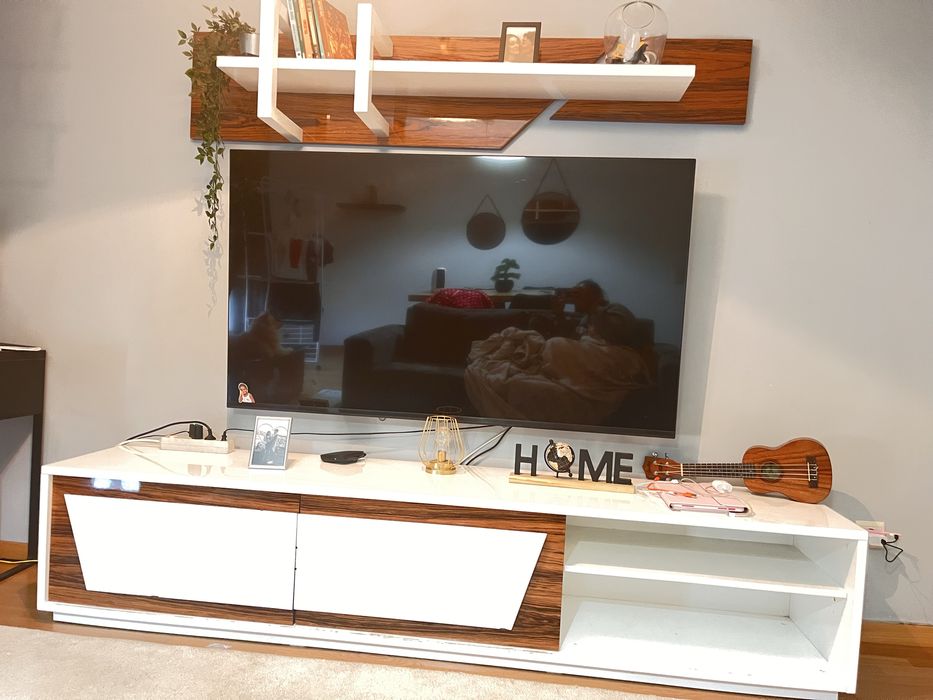 Vendo movel de tv em madeira