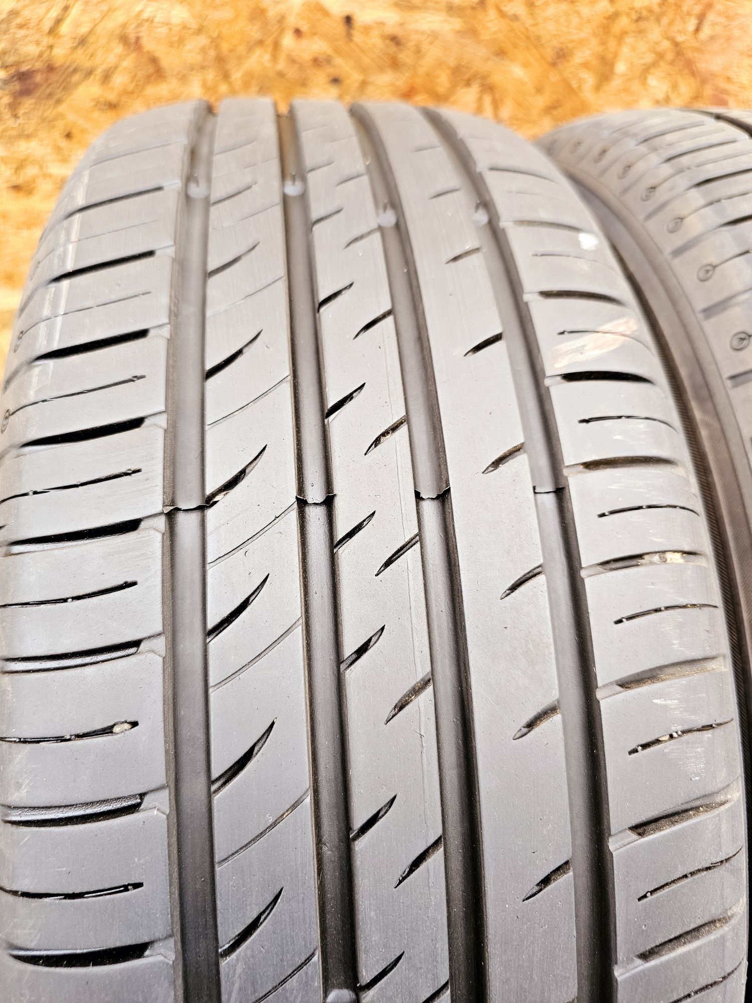 Idealne!!  7,5mm. 205/55 r16 Kumho Ecowing. 0218