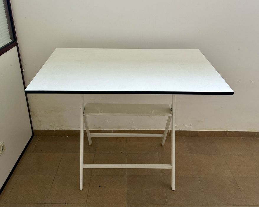 Estirador branco como novo