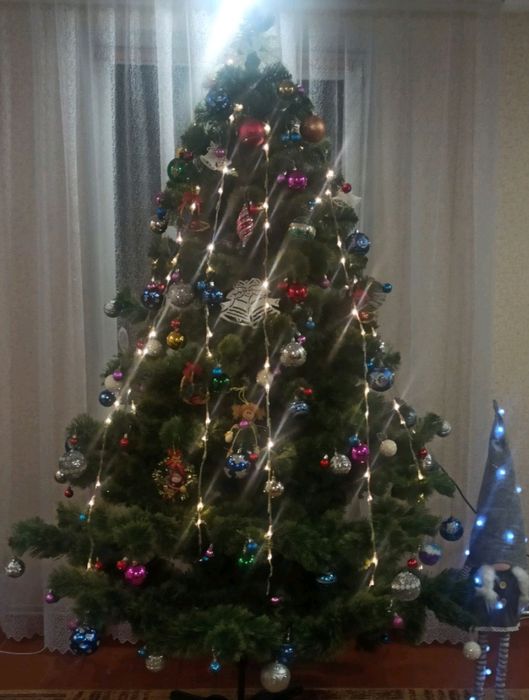 Продається ялинка штучна.