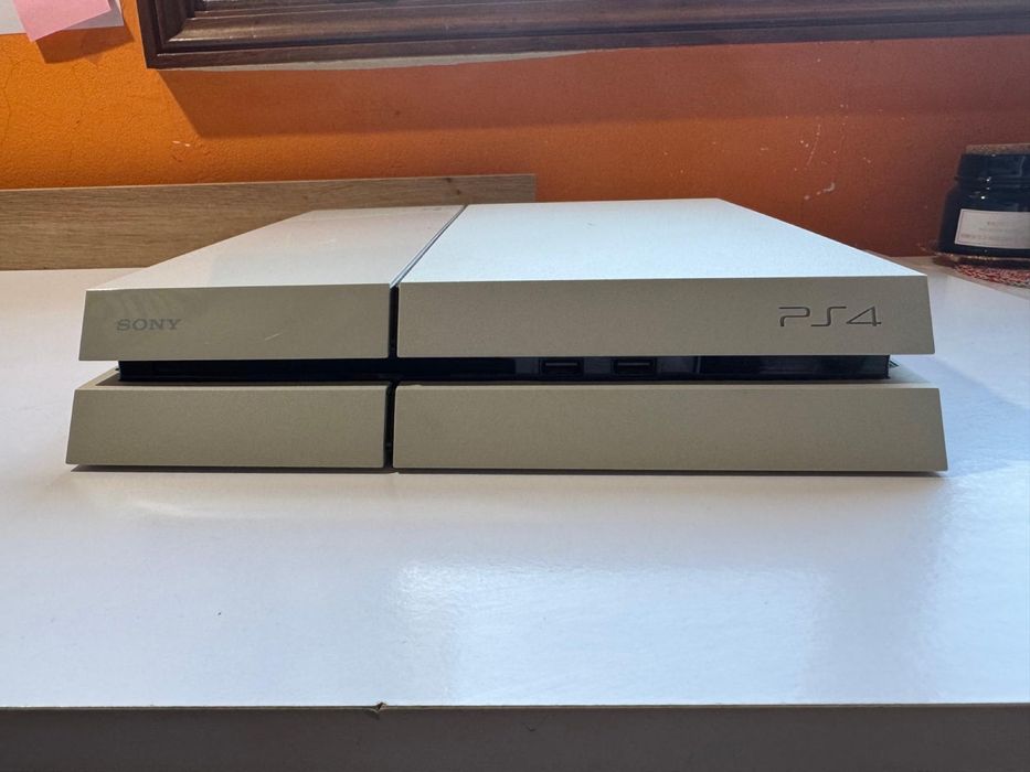 PS4 Glacier White 500GB + 4 Jogos | Como Nova com Caixa Original