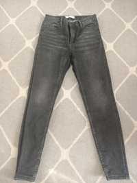 Jeansowe czarne spodnie Reserved