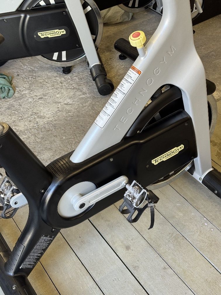 Велосипед спинбайк Technogym