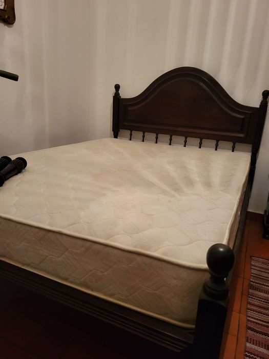 Cama de casal, colchão e estrado
