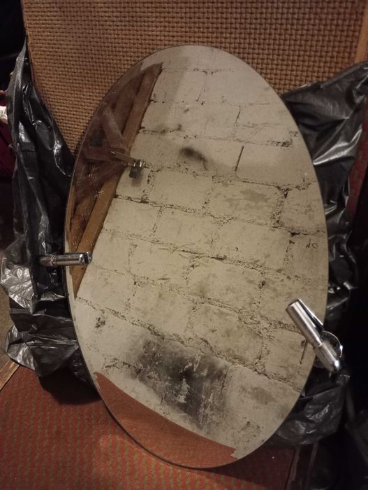 Lustro owalne z mocowaniem