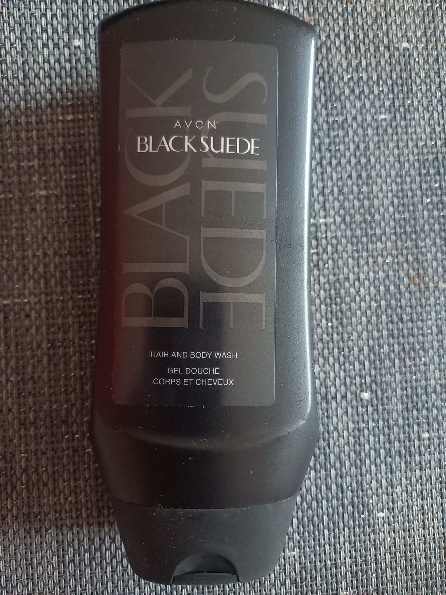 Żel do mycia ciała I włosów Black Suede 250 ml Avon l