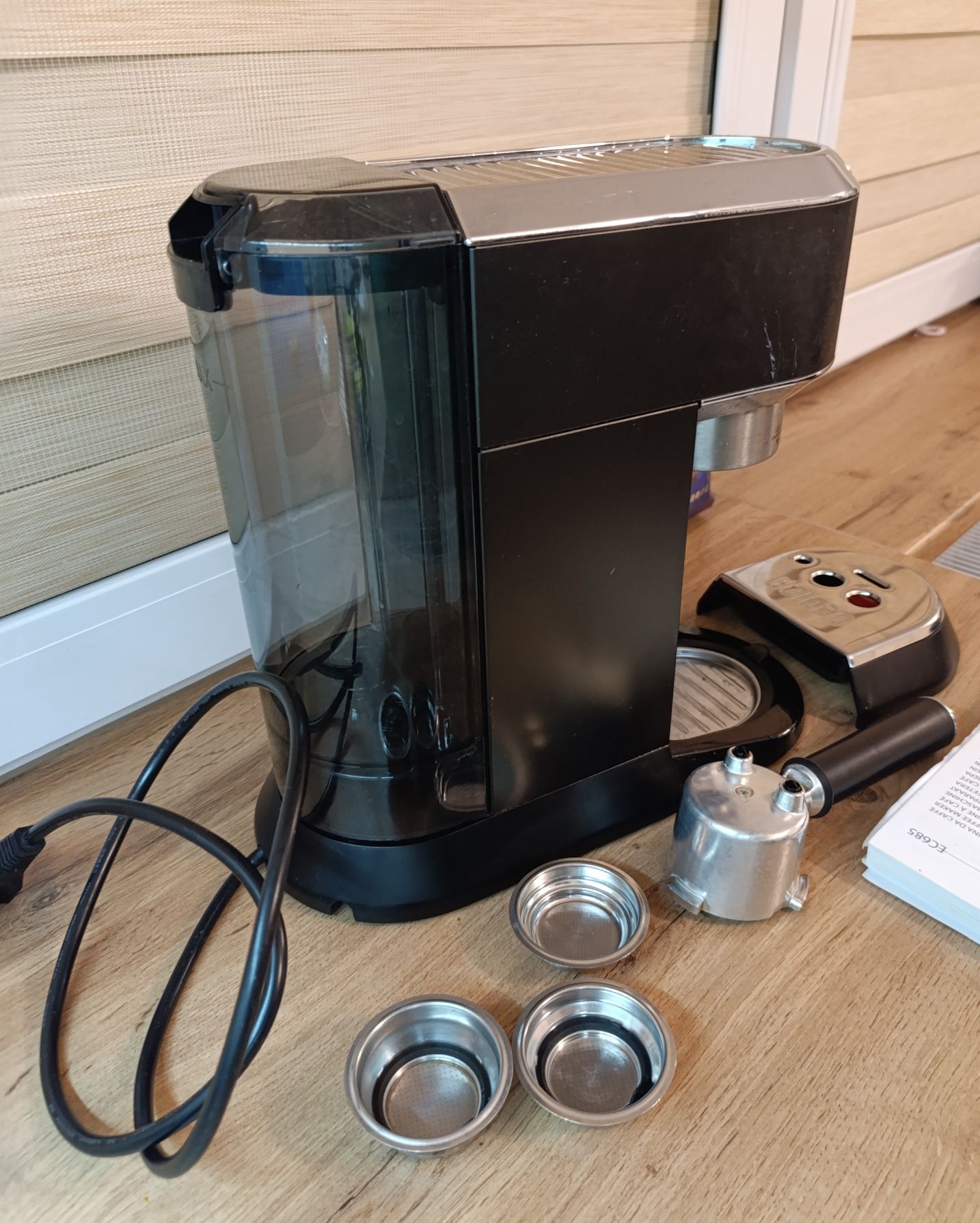 Express kolanowy DeLonghi EC685BK