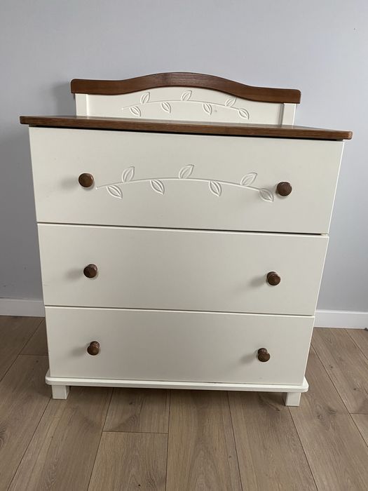 Sprzedam komode z lozeczkiem