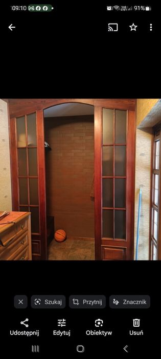 Drewniano szklane odzdzielenie w holu