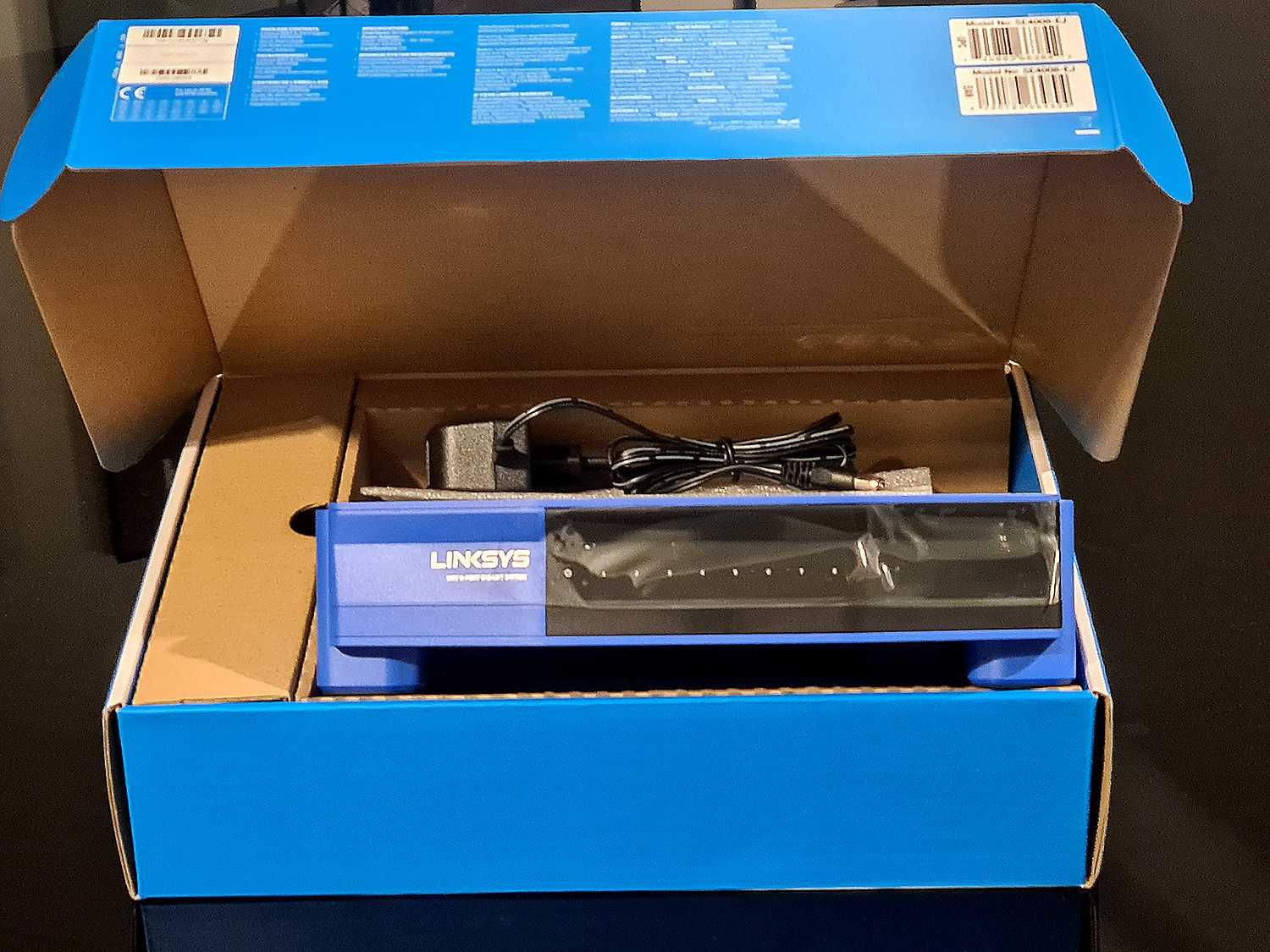 Fabrycznie nowy 8-portowy switch Linksys SE4008-EJ WRT