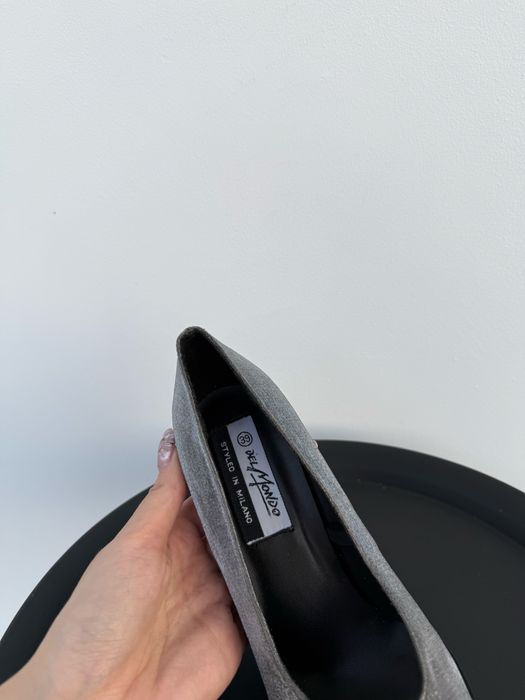 Srebrne świecące ciekawe buty na obcasie na słupku 39