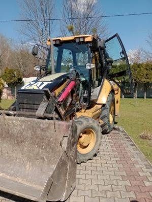 Sprzedam koparko-ładowarkę marki Caterpillar 428E z 2007r.
Stan motogo