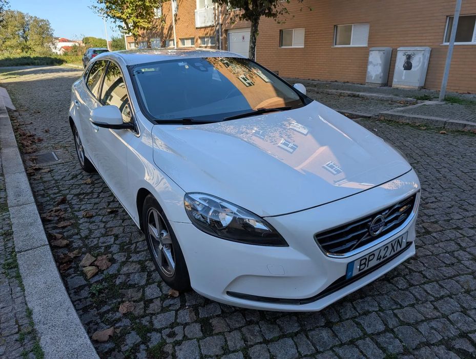 Volvo V40 ver-1-6-d2-momentum-powershift