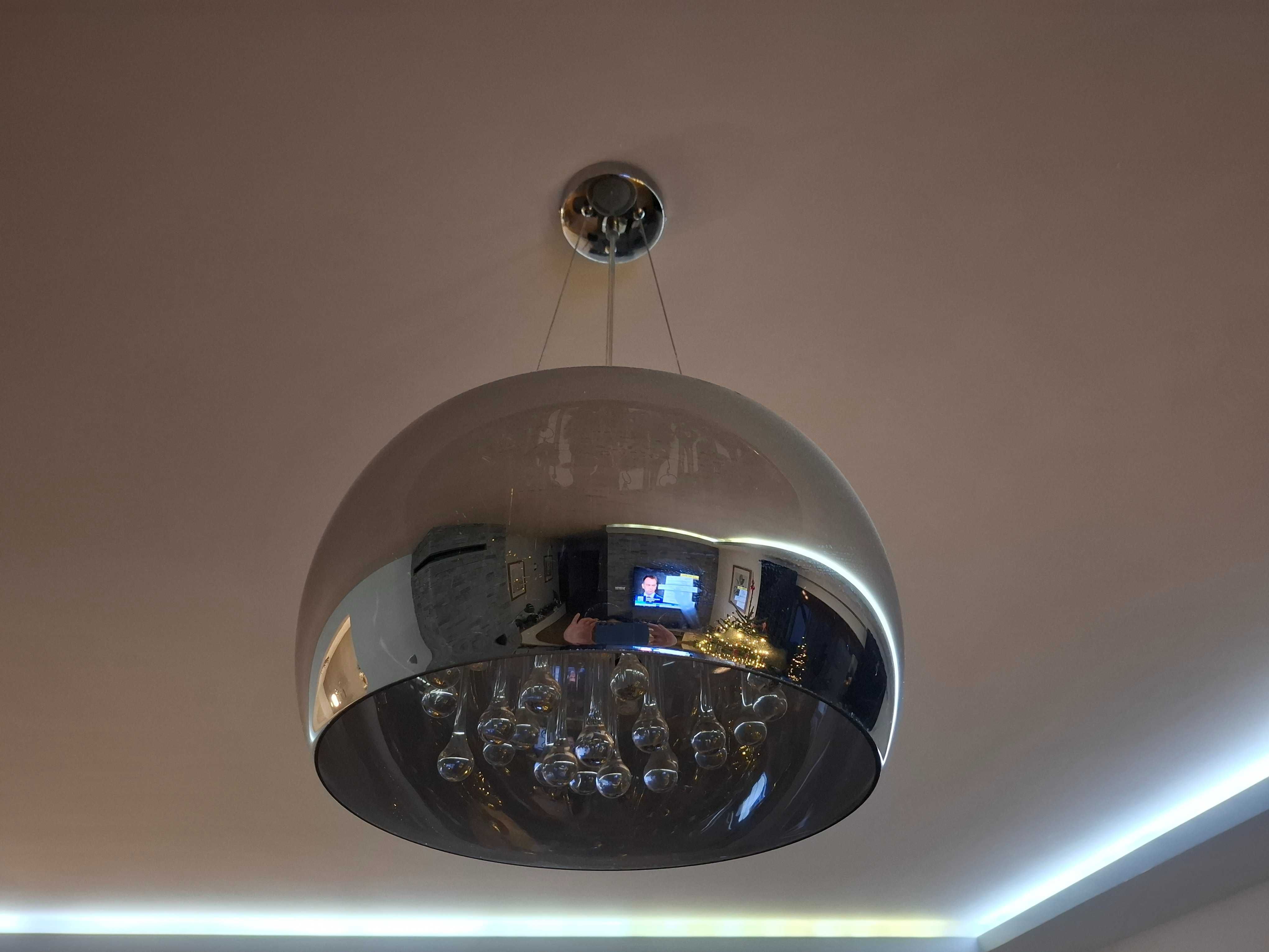 Lampa sufitowa z wiszącymi kryształkami