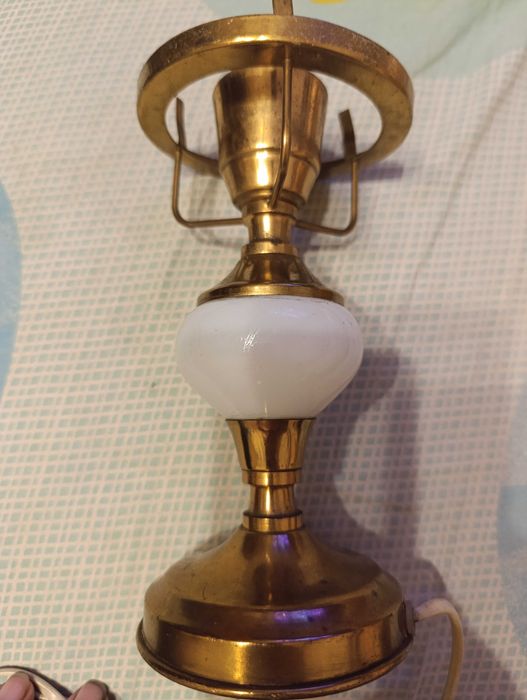 stara lampa biurkowa nocna POLAM Wieliczka - mosiądz porcelana - prl