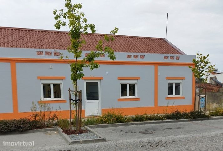 Moradia Com 3 Quartos E Quintal
