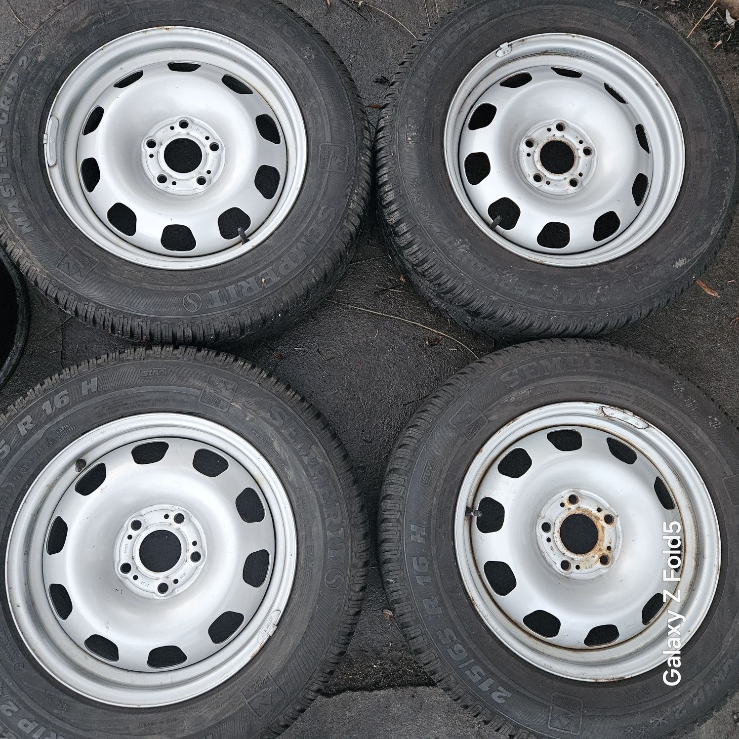 Koła zimowe 215/65/16 Dacia Duster Vivaro Trafic 5x114,3  8mm-7mm ET50