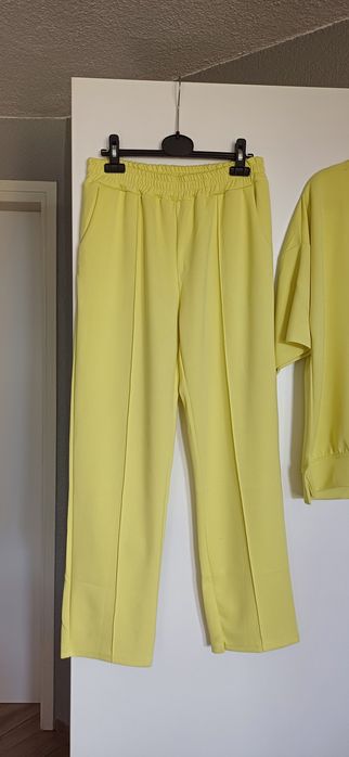 Nowe spodnie i bluzka. Komplet damski