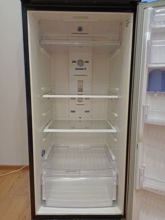 Продам холодильник Whirlpool ARC 4020 IX в гарному стані