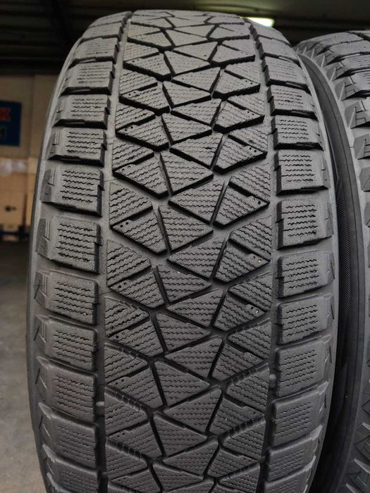 R18 235 60 зимові шини липучки Bridgestone Blizzak DM-V2 гарний стан