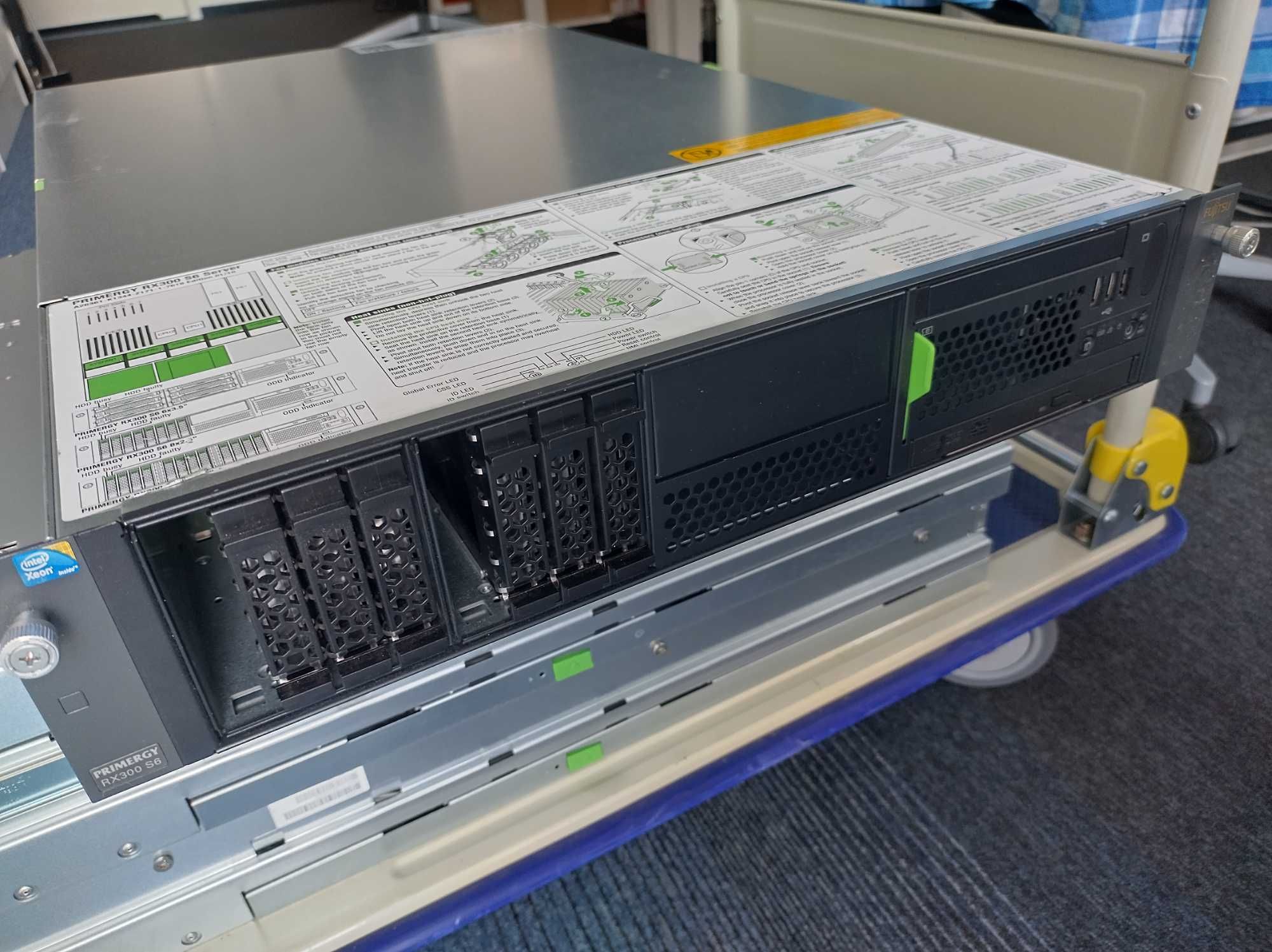Serwer Fujitsu Primergy RX300 S6
