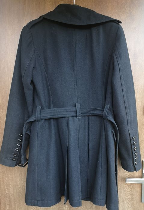 Czarny płaszcz jesienny, 50% wełny, Amisu