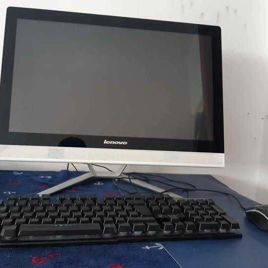 Lenovo All In One C40-30 21,5'' -8GB RAM/1TB HDD. Touchscreen