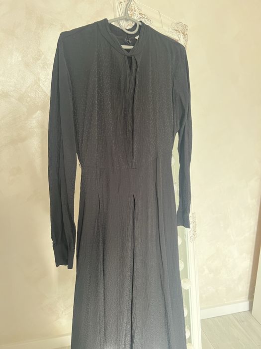 Сукня з крепу максі на блискавці