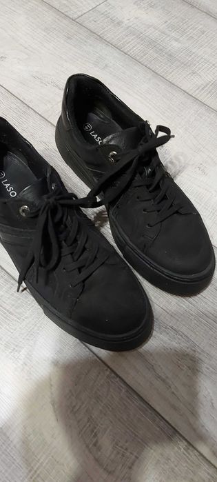 Buty zamszowe Lasocki