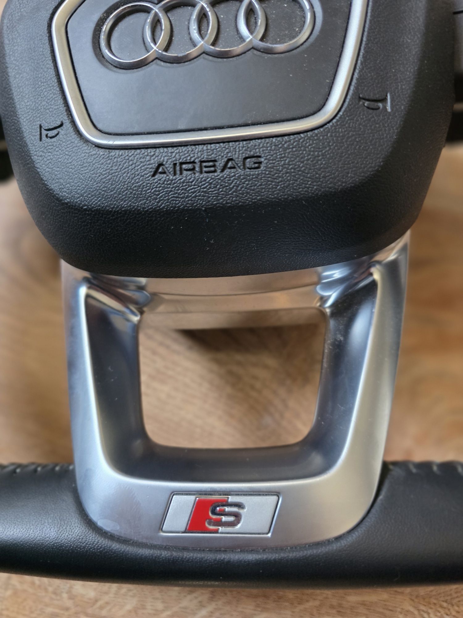 Kierownica Audi Q3 święta z łopatkami