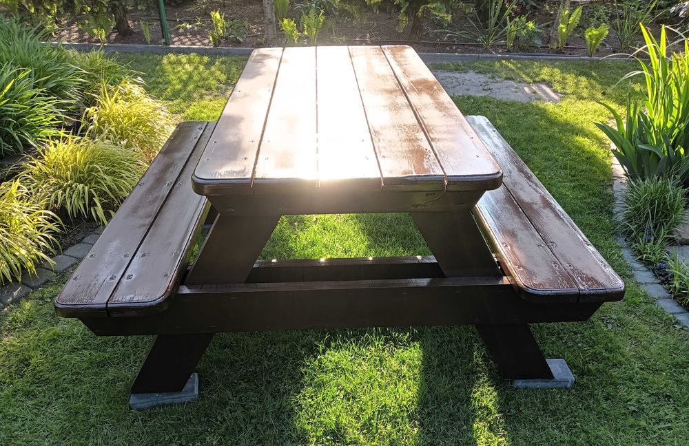 Drewniany stół tarasowy ogrodowy biesiadny